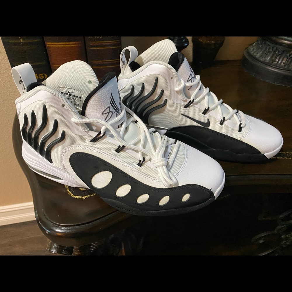 Brand new 10.5 Nike Sonic Flight Sneakers